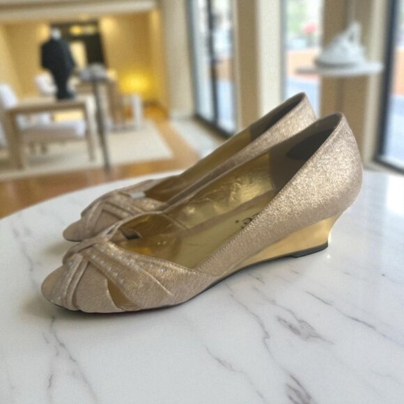 J RENEE Gold Fabric Metallic Kitten Heel Wedges Size 8 - Picture 1 of 8